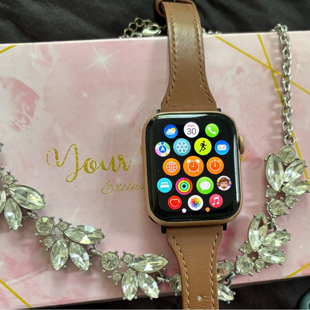 🍎 WATCH